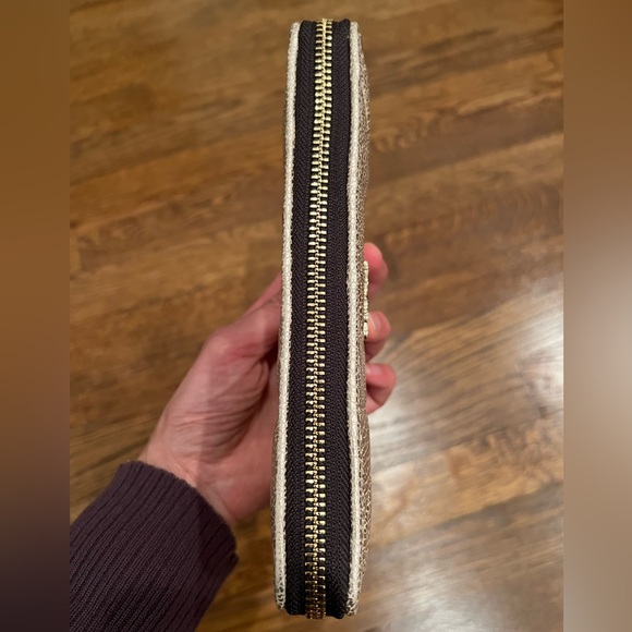 Coach metallic gold zip around wallet - Picture 4 of 13